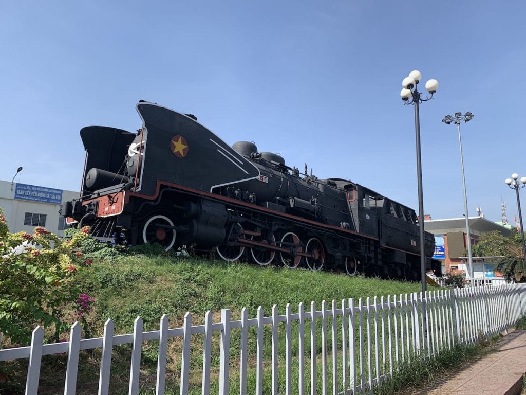 サイゴン駅に静態保存されている蒸気機関車