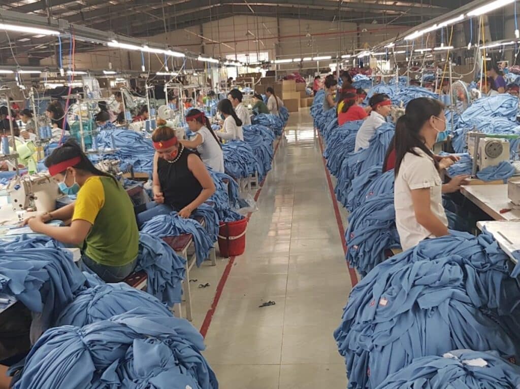 ベトナム 縫製工場内の様子