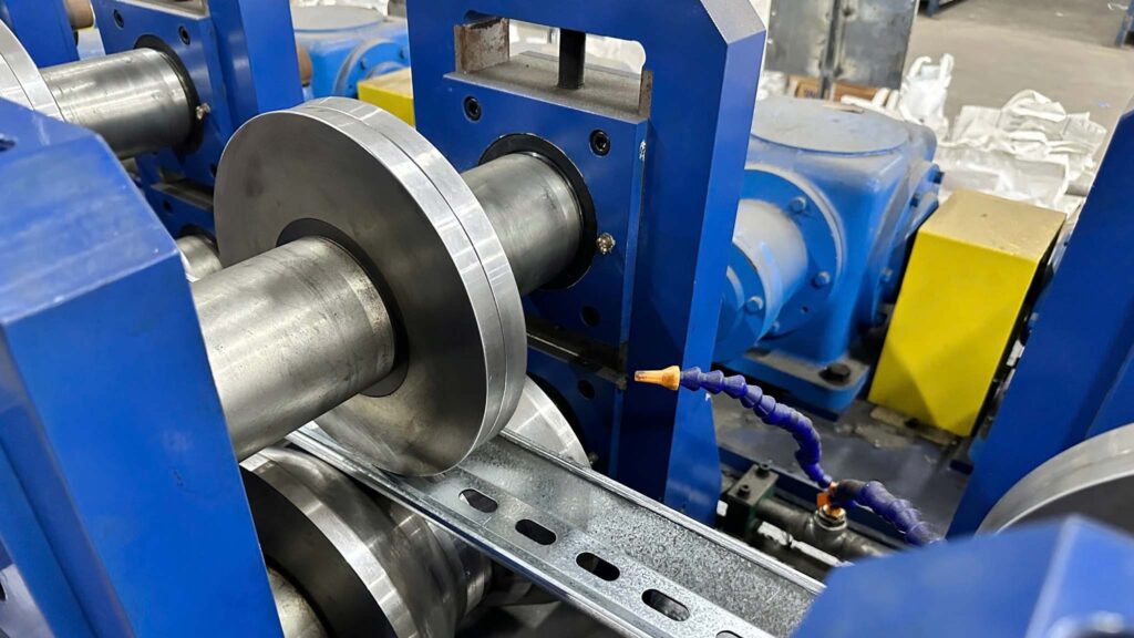 ユニストラットの製造工程