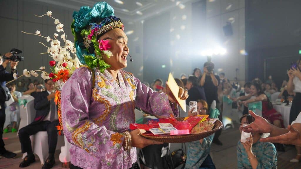 庶民を笑わせる芸人ースアン・ヒンさん