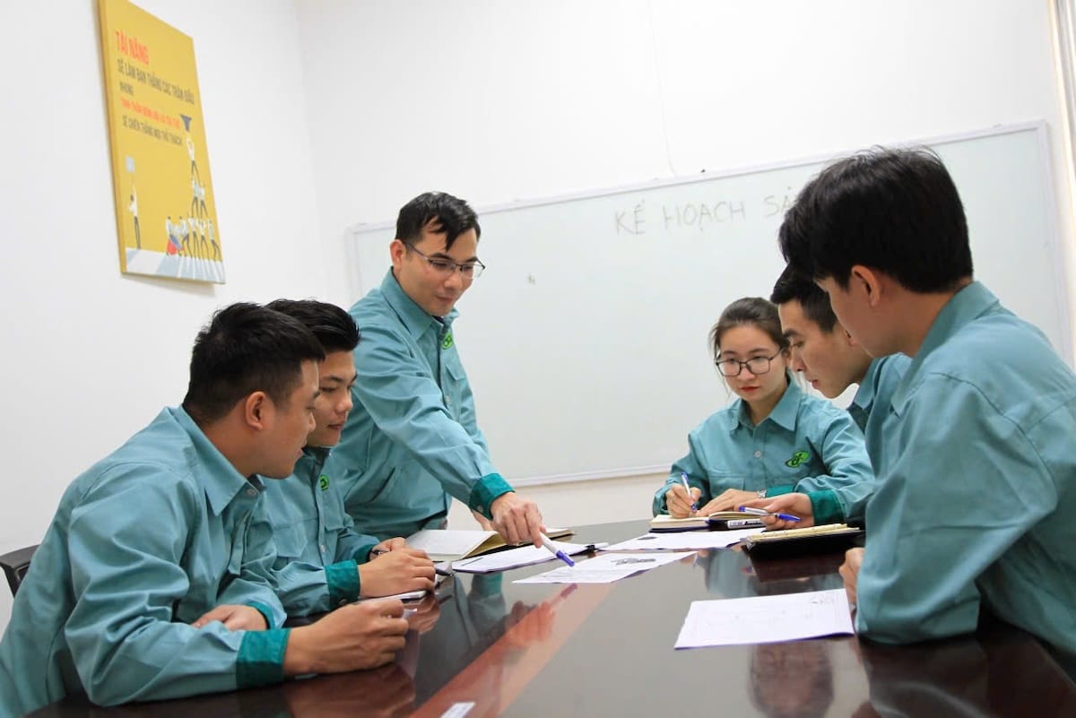 vietnamese-76_staff