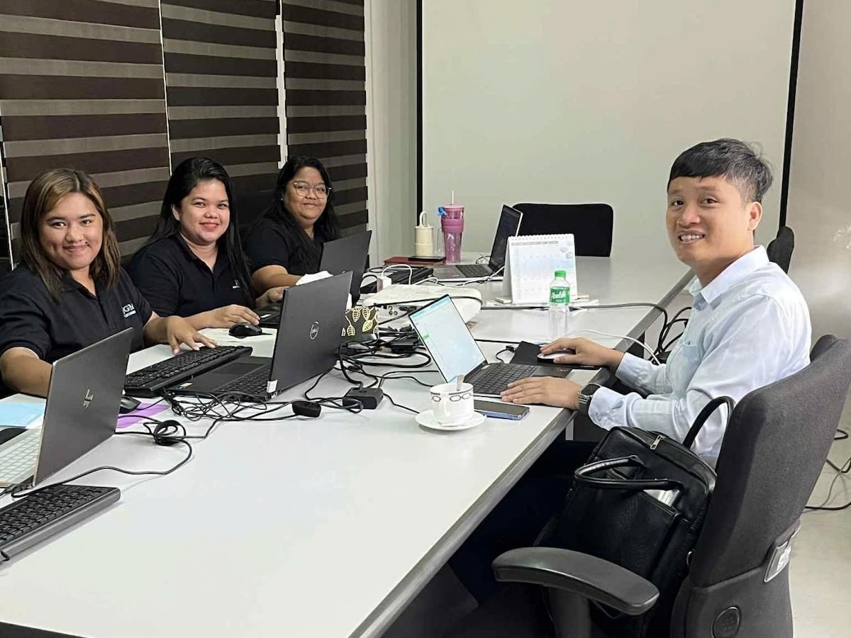 vietnamese-79_CEO_staff